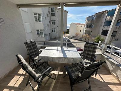 Two Bedroom Apartment with free Parking