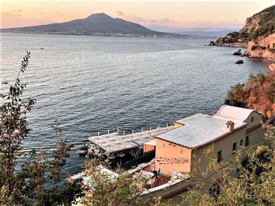 A house on sea like a ship
