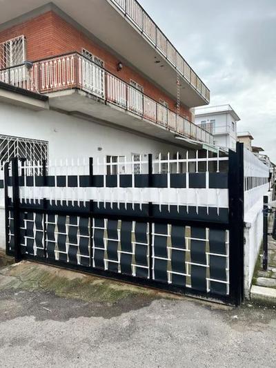 Casa via Appia Scauri - luminosa, grande a 250 m dal mare e dalla stazione ferroviaria
