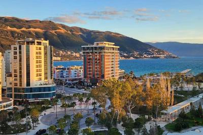 Top-Floor Apartment: Amazing City & Sea View