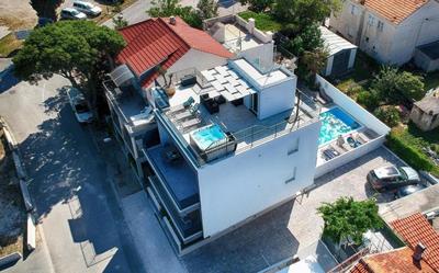 Romantische Luxuswohnung Mit Garten, Pool