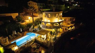 Meerblick-Villa, großer Pool, Palmengarten, nur 850m zu Strand und City bis 12 Personen