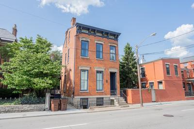 1BR with Kitchen & Free Parking - Walk Everywhere