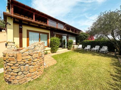 Villa con barbecue con giardino vista mare