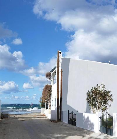 Salty Beach Cottage, 20m from Kini Beach