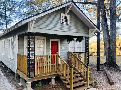 Spacious Waterfront Cottage + 2.5 Acres on the Bay