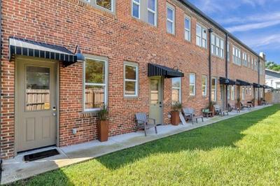 Modern, Insta-Worthy 2B Townhome in Walkable Springfield!