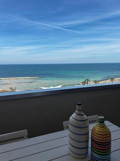 Front Beach Apartment - 3 Bedrooms