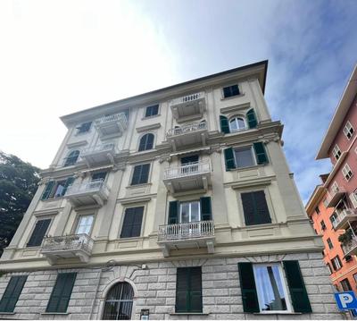 BREATHE LIGURIA - LUCY 1 bedroom and 1 apartment in a newly renovated nineteenth-century building in the historic center near the sea