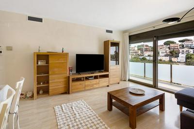 Modern and renewed Apartament Florí