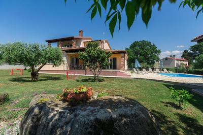 Villa mit Pool, großem Garten, Hunde willkommen