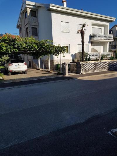 Wohnung Hama Komunela Mit Garten Und Stellplatz