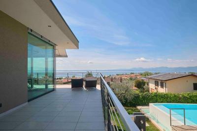 Villa Madabà - Pool und uneingeschränktem Seeblick
