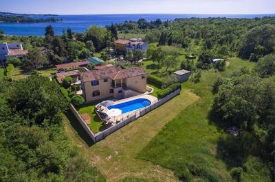Strandnahe Ferienwohnung Marea mit Pool und Garten