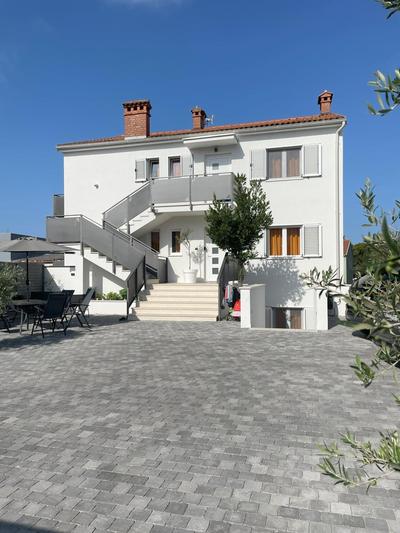 Valkane Beach Apartments