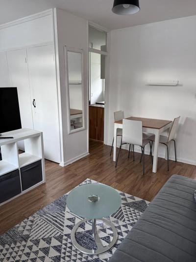 Colourful & Comfy Studio Flat