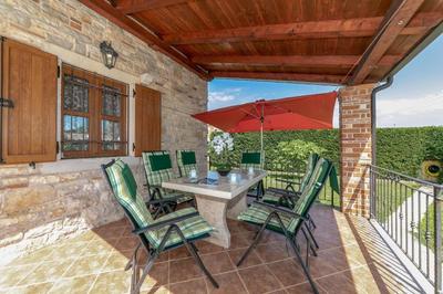 Villa Shirin mit Pool, Jacuzzi und Kamin