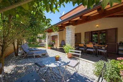Charmante Villa Crystal mit Pool, bis 5 Personen