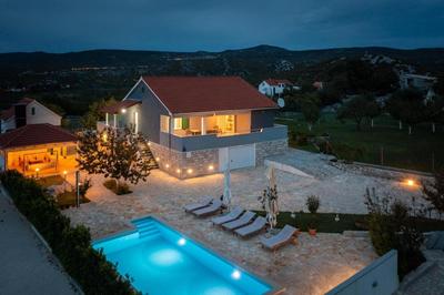 Ferienhaus mit Privatpool für 8 Personen ca 100 qm in Čvrljevo, Dalmatien Dalmatinisches Hinterland