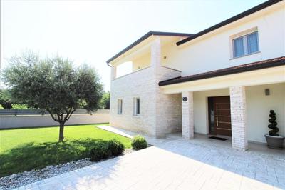 Moderne Villa Alex Exclusive in Porec mit Pool