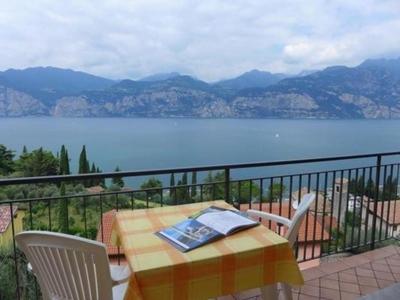 Balkon mit herrlichem Seeblick, Schwimmbad, WLAN, Parkplatz, neben Ortskern