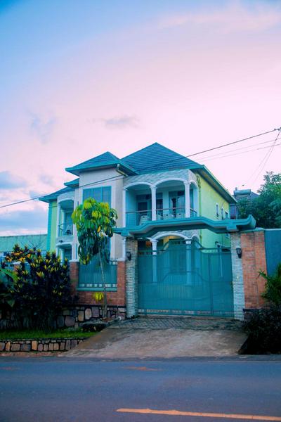 PRESIDENTIAL HOMES