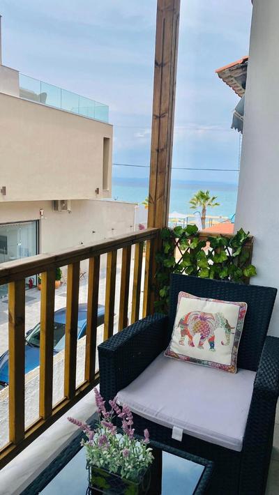 *NEW* BEACHFRONT APARTMENT SEA VIEW