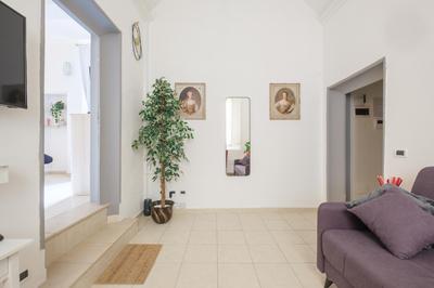LoungeFloor Central Design Apartment