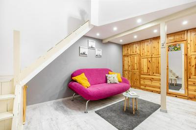 Quiet Cozy Art Apartment - City Center, Near Metro