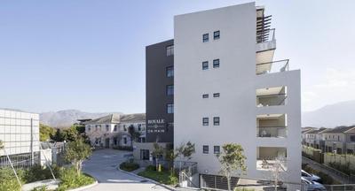 Immaculate 2-Bed Apartment in Cape Town
