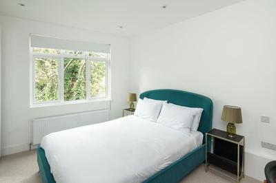 1 Bedroom flat in Barons Court