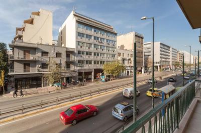 Stylish, 3-brdm Family Apartment near Acropolis!