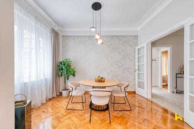 1 Contemporary 2-BDR APT near Kalimarmaro & Alsos Park!