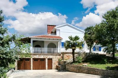 Family villa in Buje with pool and sea view