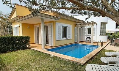 Villa Estel - Chalet mit Pool im Garten