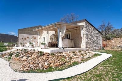 Stone House With Jacuzzi "DINARA"