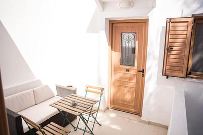 Cozy Budget Apartments in the Heart of Fira
