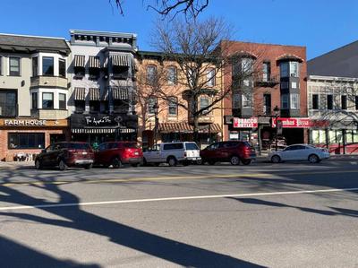 Apt in the heart of Main Street