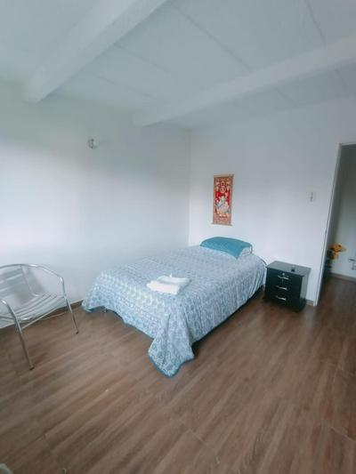 bonita y cómoda habitación