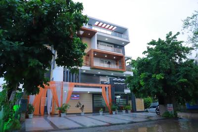 CoRoom Premium Business Hotel