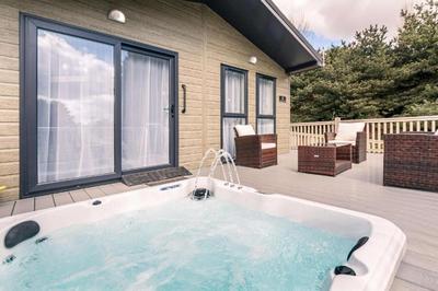 Ashworth Lodge with Hot Tub photo 2