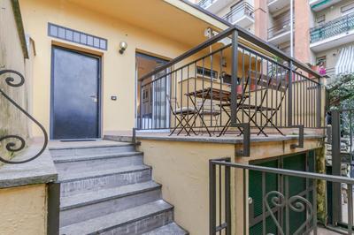 "Villa Pollicino" outdoor patio, 10-minute walk to metro