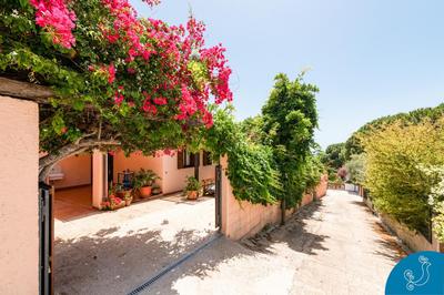 La Bouganville - House with garden and sea view