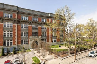 Lux Parkside Townhome - Free Parking - Walk to ALL