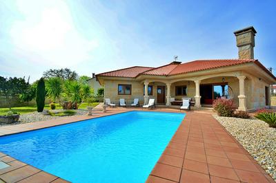 GALIHOST - Villa con piscina en Cambados