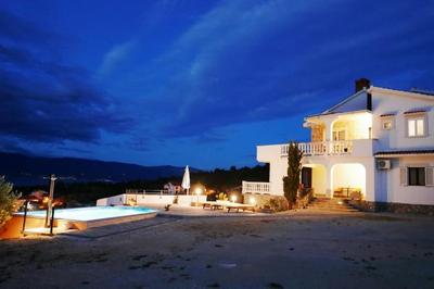 Visnja 1 - apartment with private pool and seaview