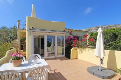 Beach house with sea views and swimming pool