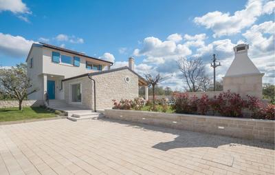 Beautiful Home In Buje