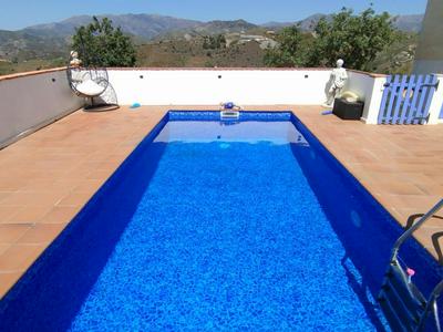 Private 3 Bedroom Villa with 2 Bathrooms, 2 Kitchens, Swimming Pool & Seaviews