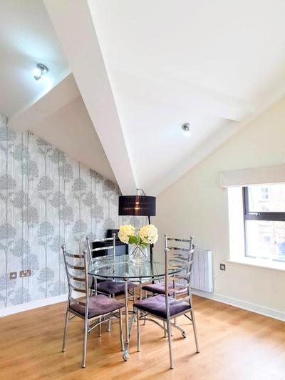 THE PENTHOUSE AT REGENT HOUSE Light and airy top floor with lift access 1 bedroom en-suite luxury apartment ULTRA CENTRAL LOCATION